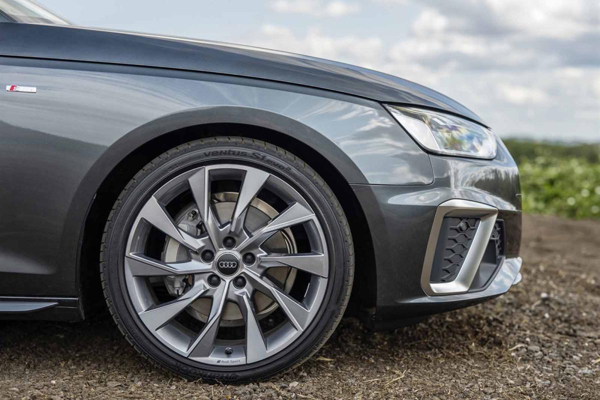 Audi A4 Avant 2021 alloy wheel