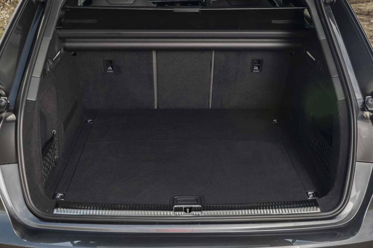 Audi A4 Avant 2021 boot open