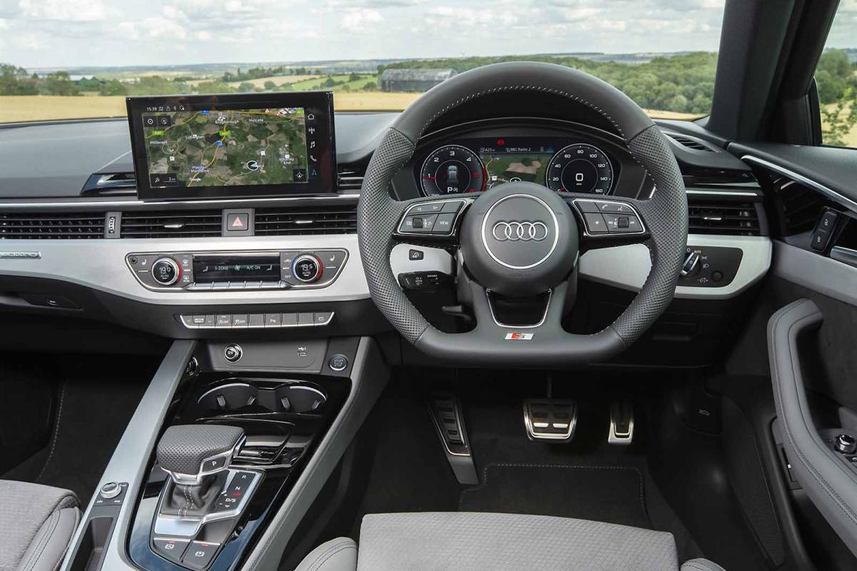 Audi A4 Avant 2021 dashboard