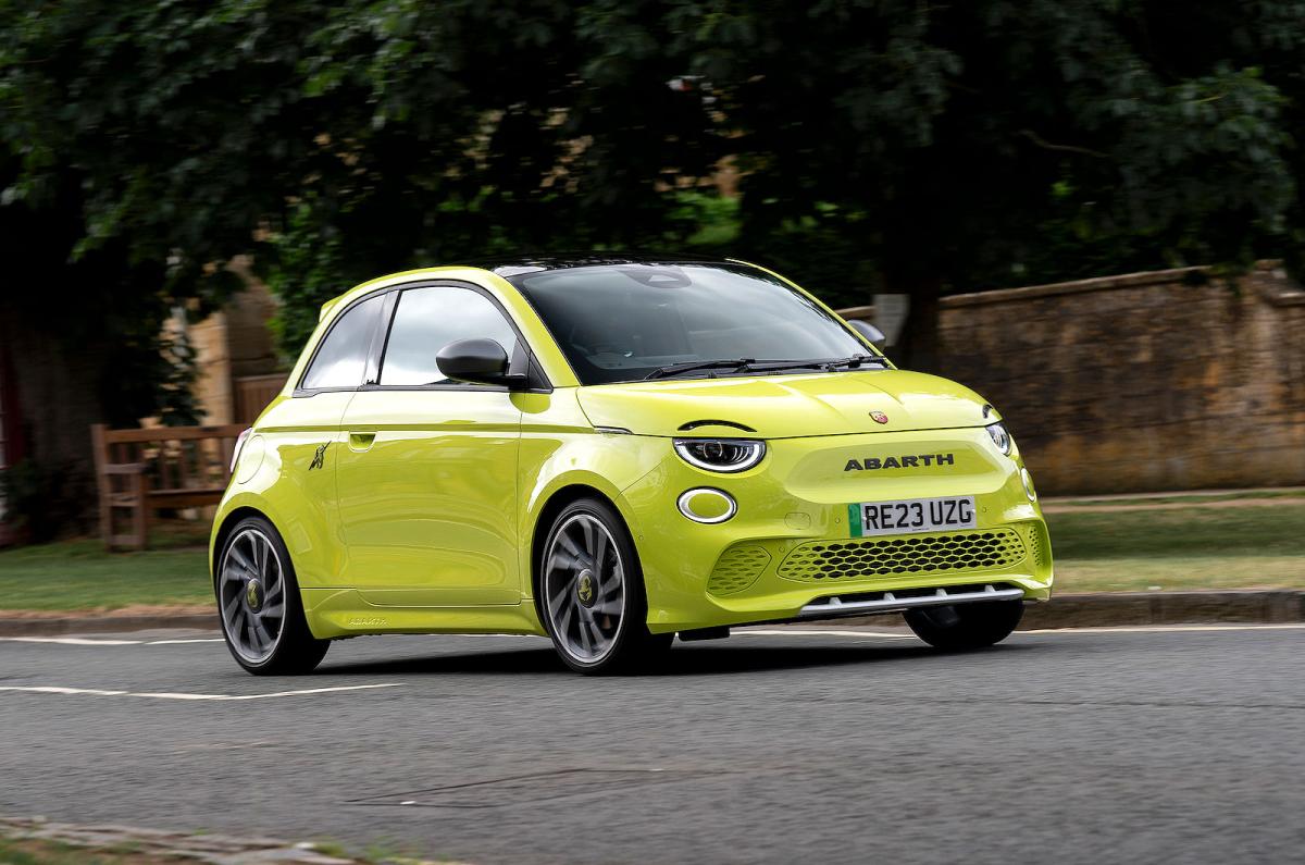 Abarth 500e front right driving