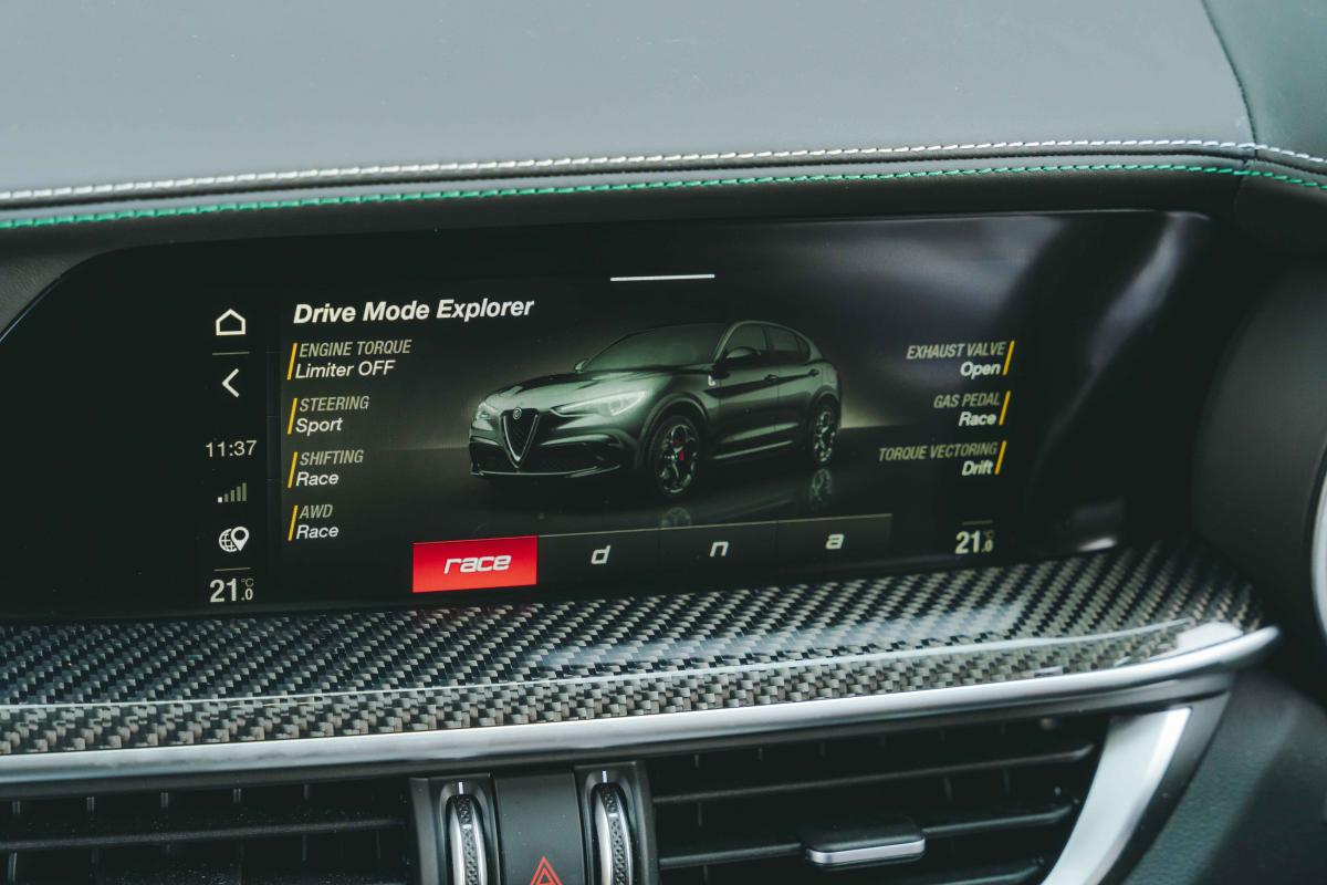 Alfa Romeo Stelvio Quadrifoglio infotainment
