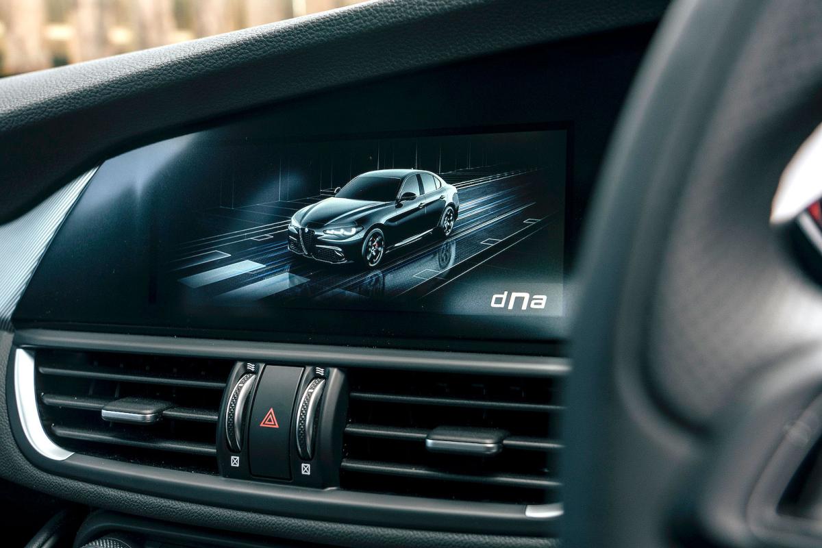 Alfa Romeo Giulia infotainment touchscreen