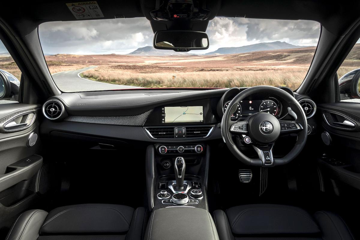 Alfa Romeo Giulia Quadrifoglio interior dashboard