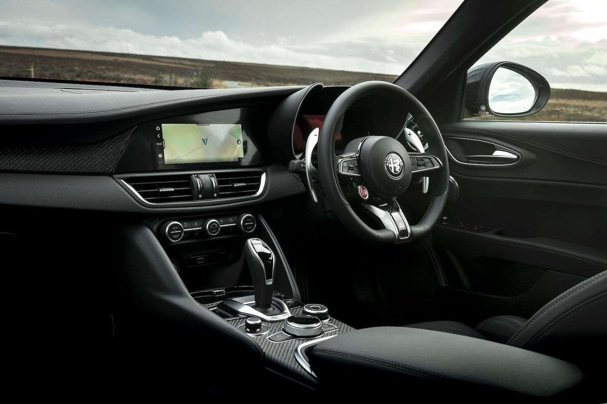 Alfa Romeo Giulia Quadrifoglio interior detail