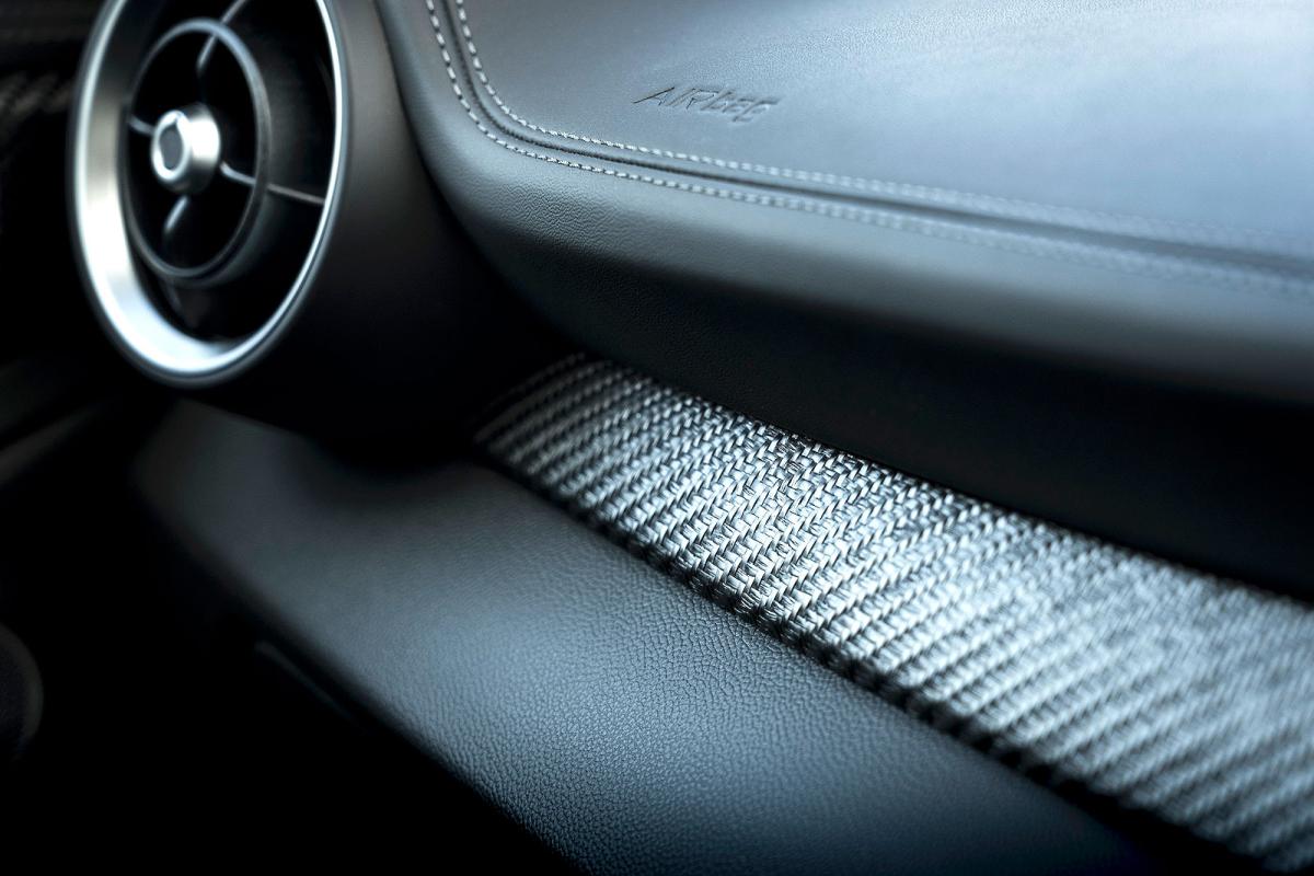 Alfa Romeo Giulia Quadrifoglio interior detail