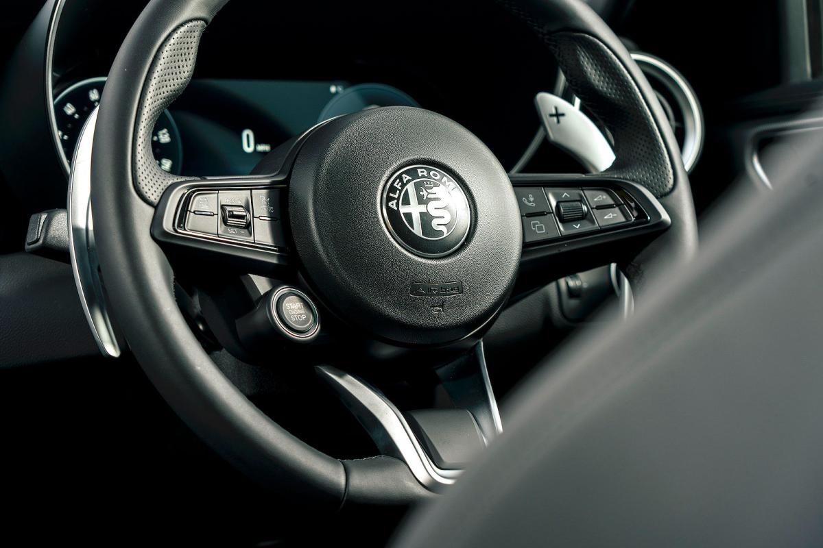 Alfa Romeo Giulia steering wheel