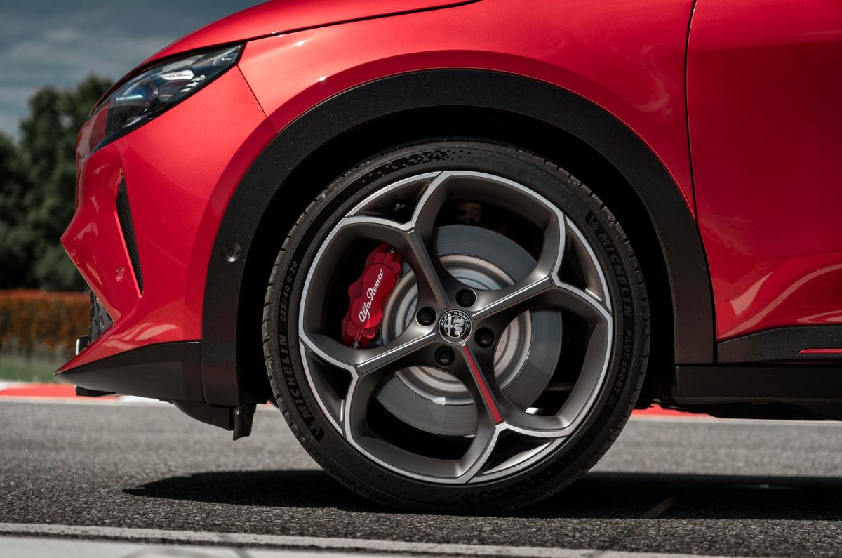 Alfa Romeo Junior Elettrica alloy wheel detail