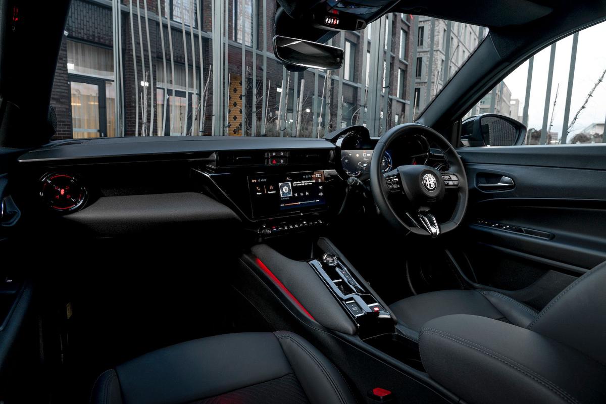 Alfa Romeo Junior Elettrica dashboard