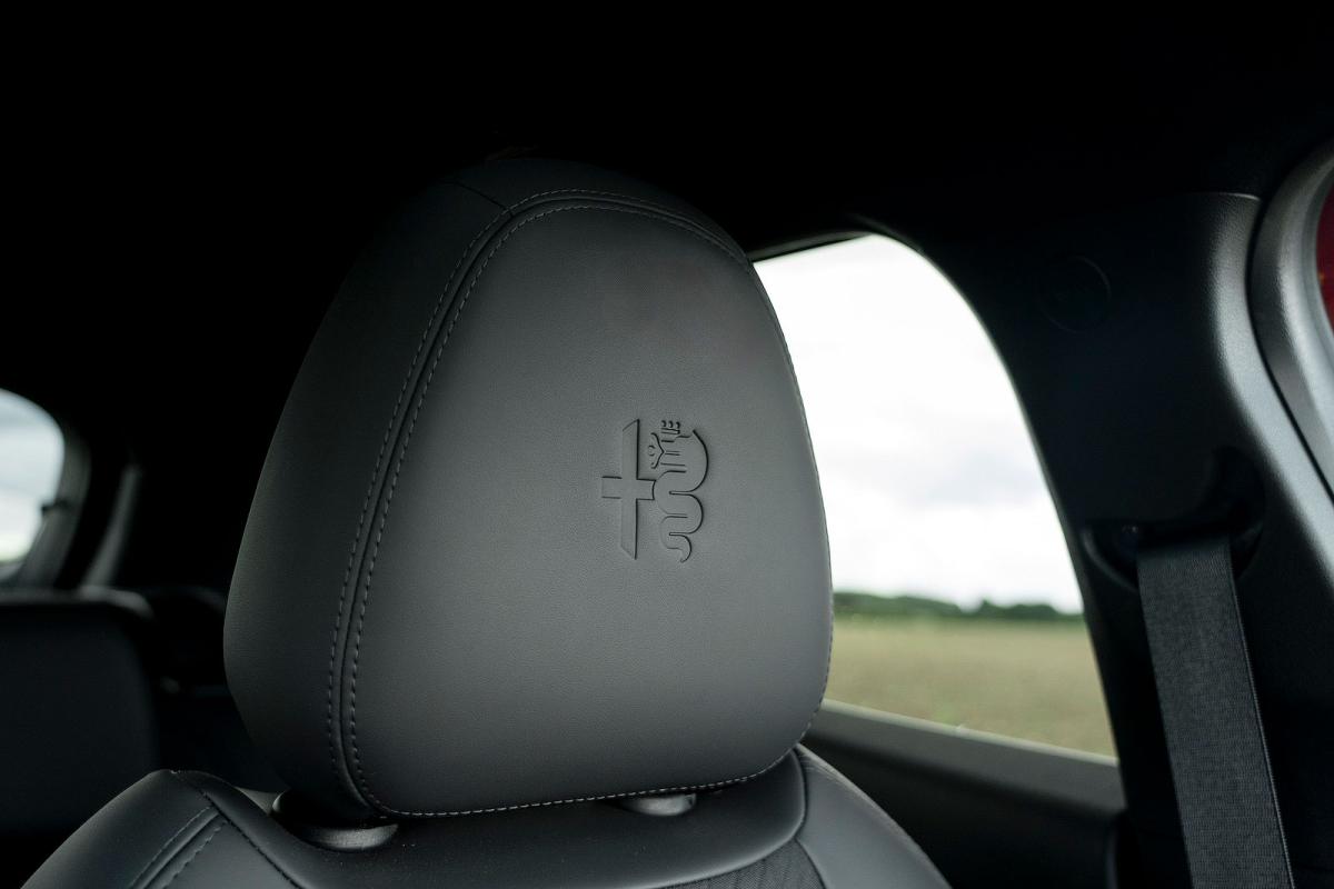 Alfa Romeo Junior Elettrica headrest