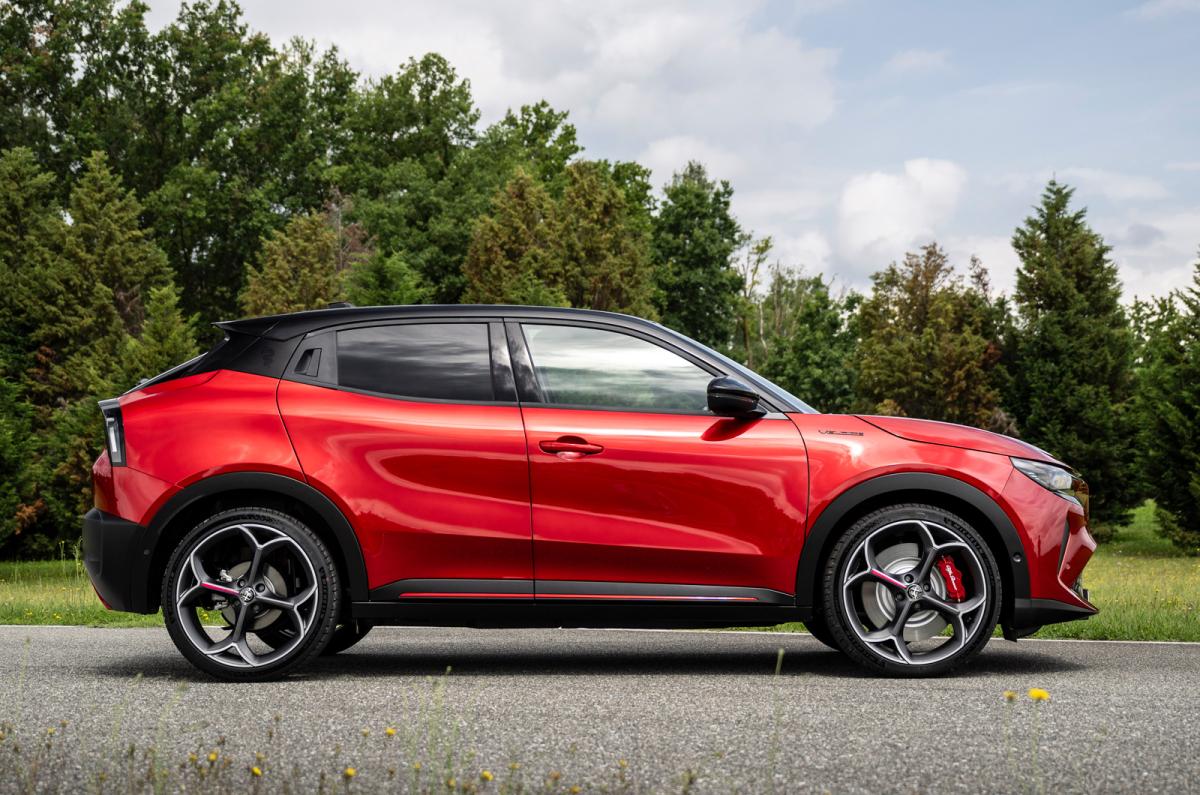 Alfa Romeo Junior Elettrica right static
