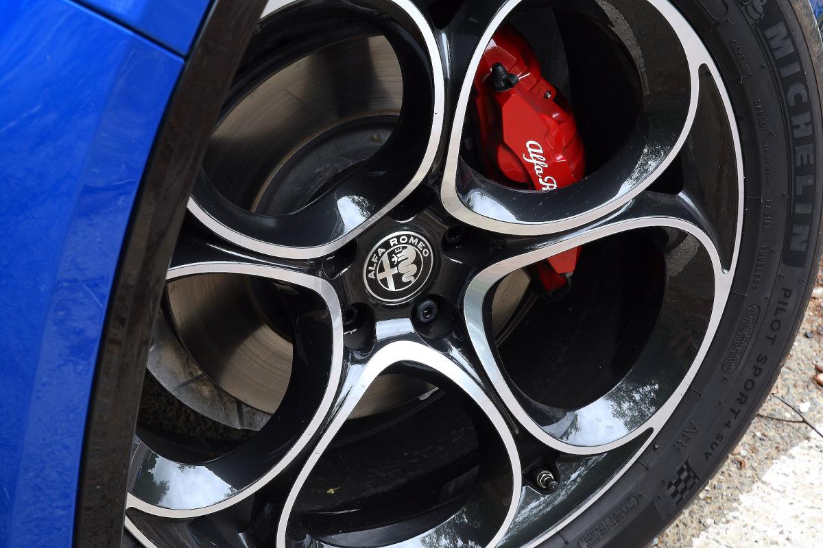 Alfa Romeo Stelvio alloy wheel