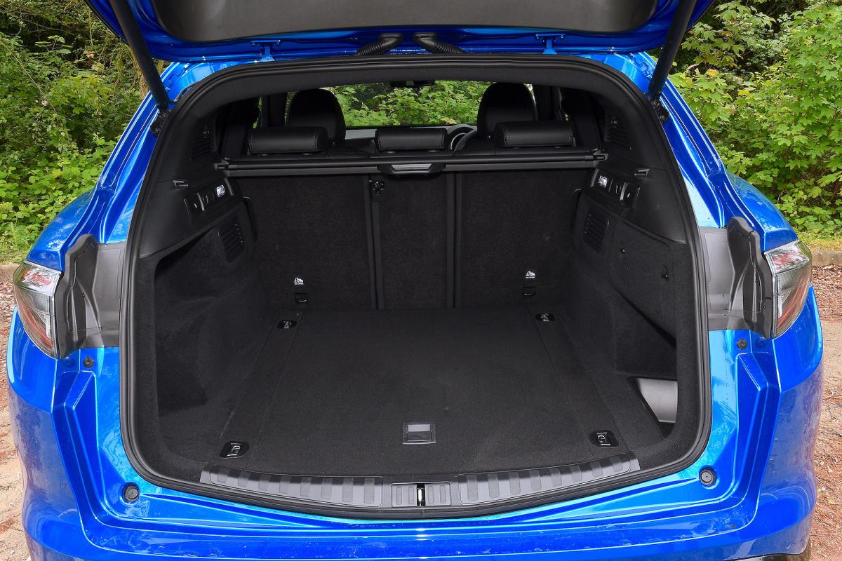 Alfa Romeo Stelvio boot