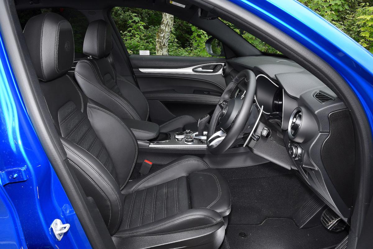 Alfa Romeo Stelvio front seats