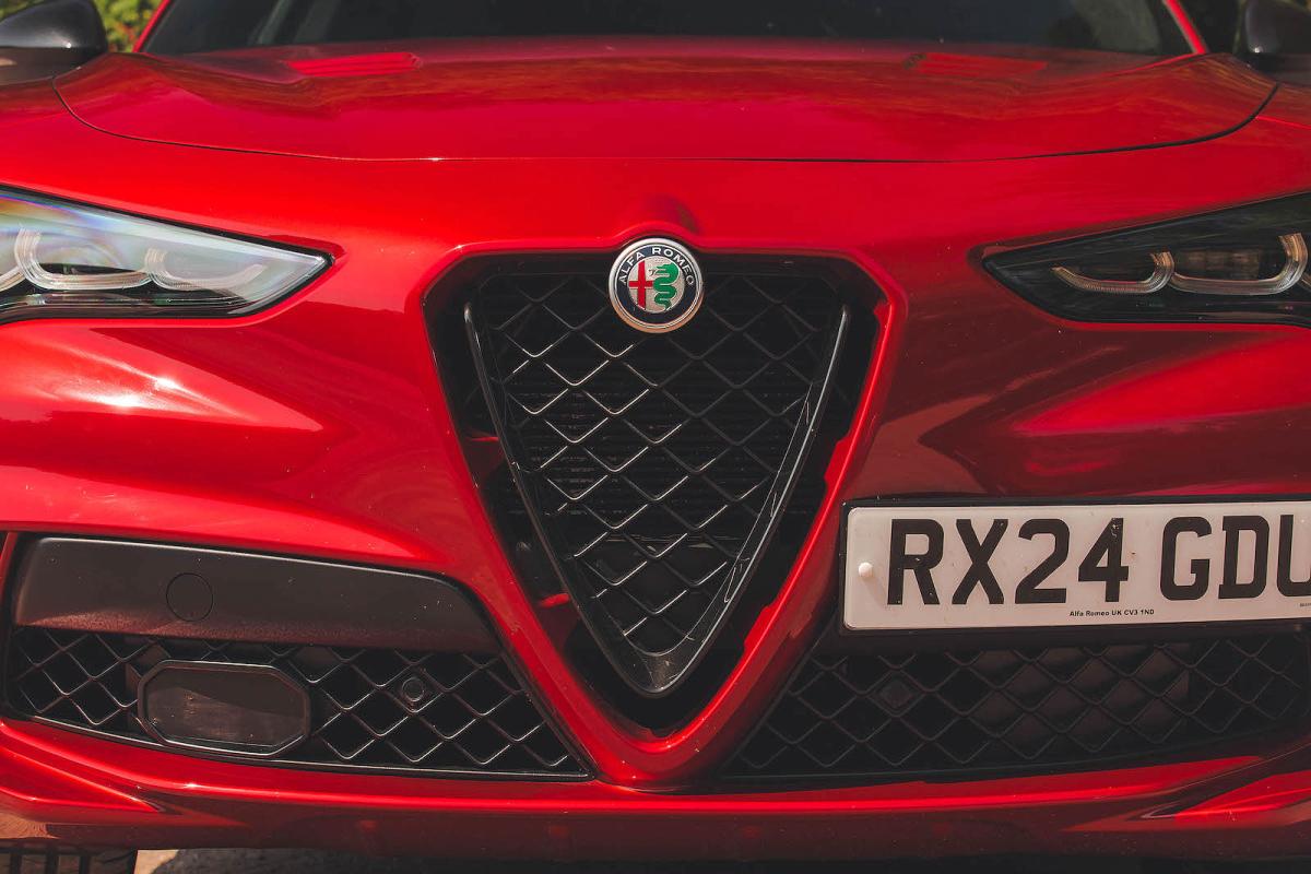 Alfa Romeo Stelvio Quadrifoglio grille