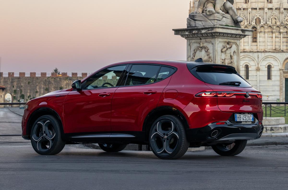 Alfa Romeo Tonale static rear left
