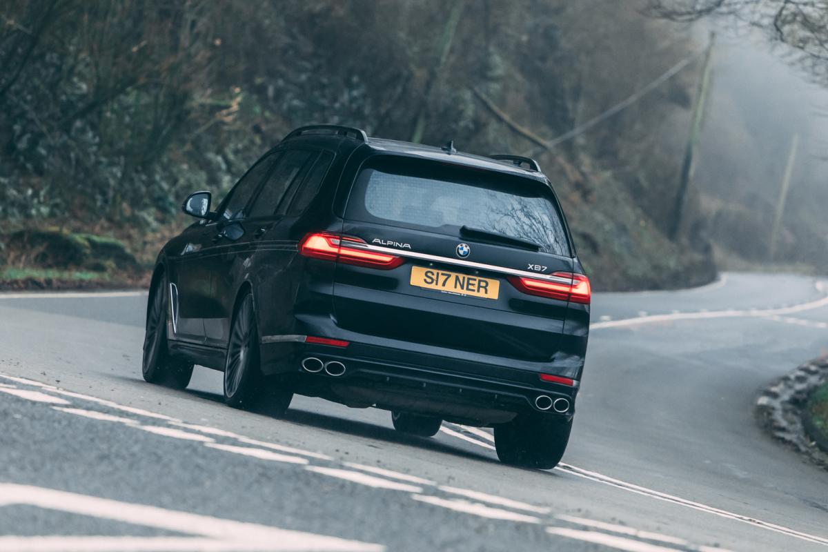 Alpina XB7 2021 rear cornering