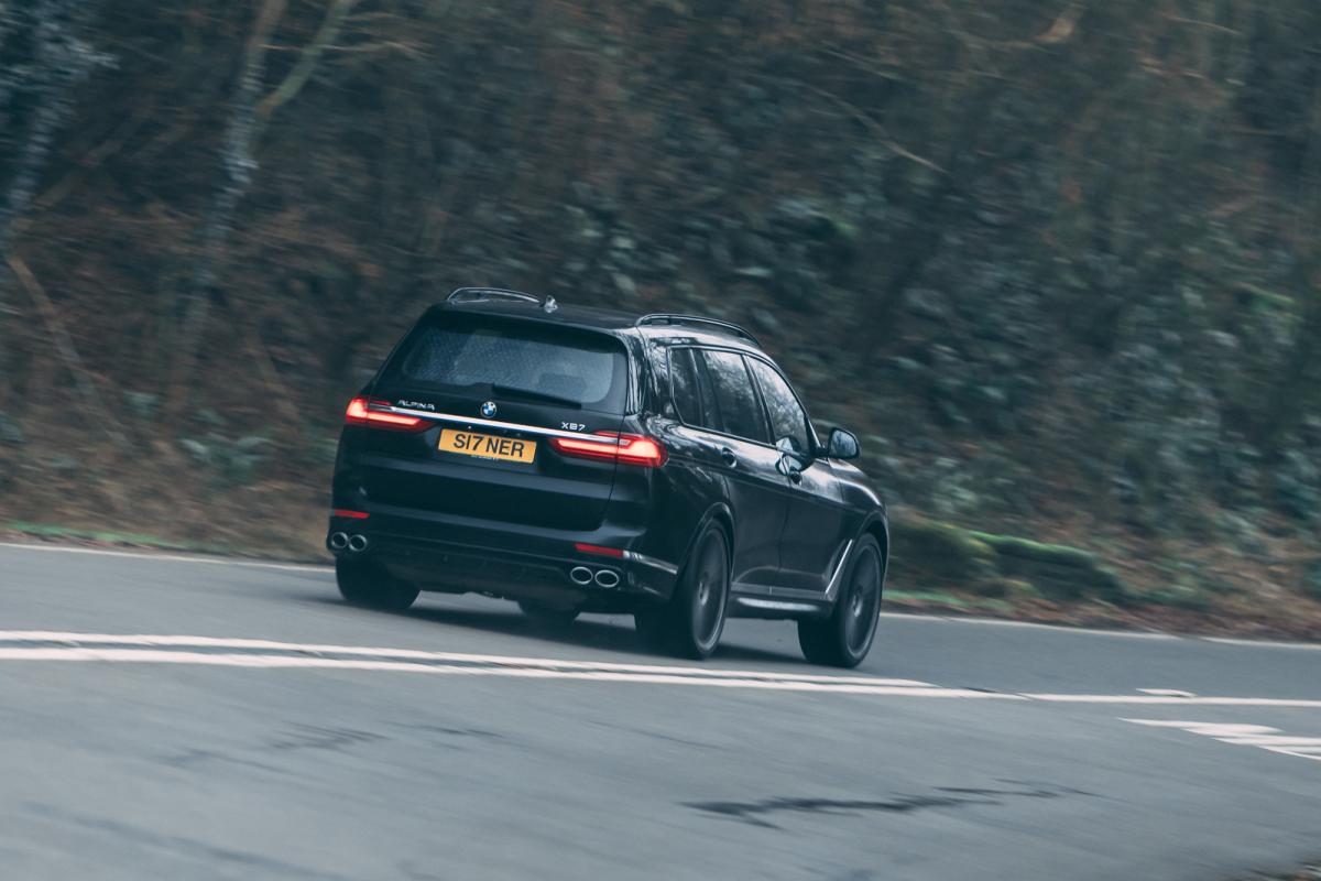 Alpina XB7 2021 rear right tracking