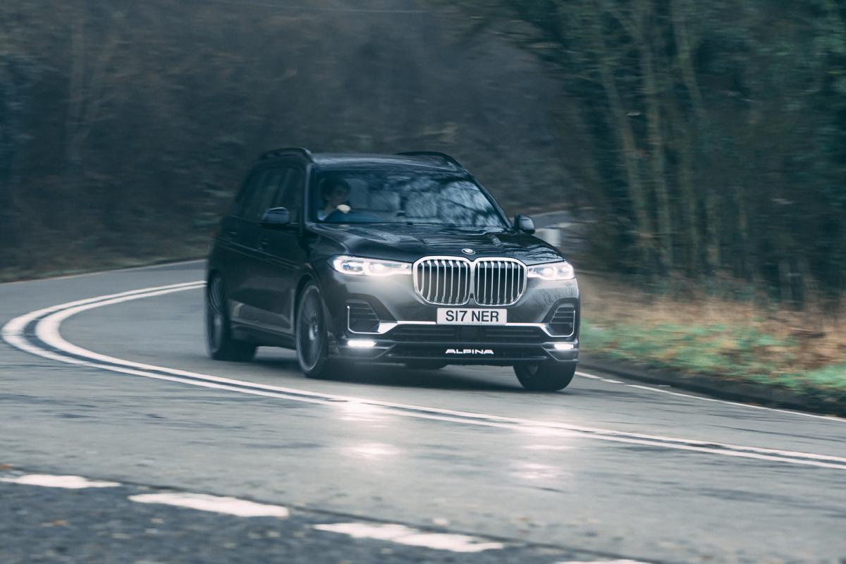 Alpina XB7 2021 front cornering