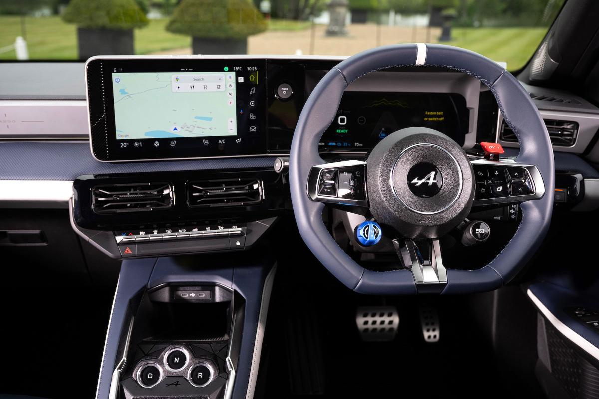 Alpine A290 steering wheel and screens