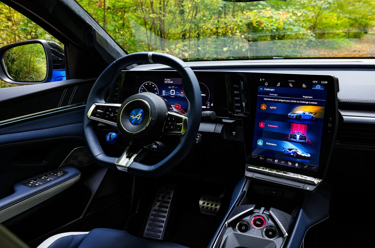 Alpine A390 interior