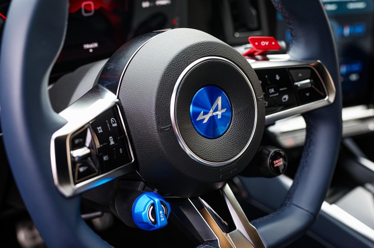 Alpine A390 steering wheel