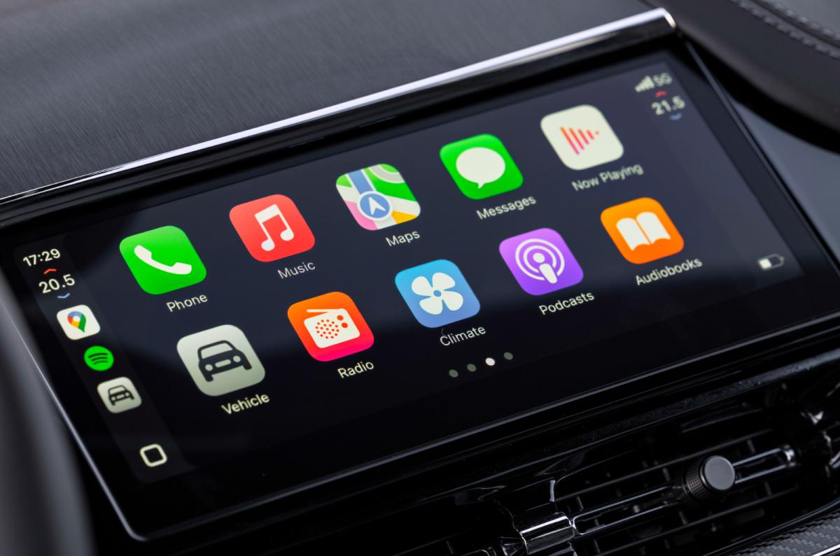 Aston Martin DBX touchscreen