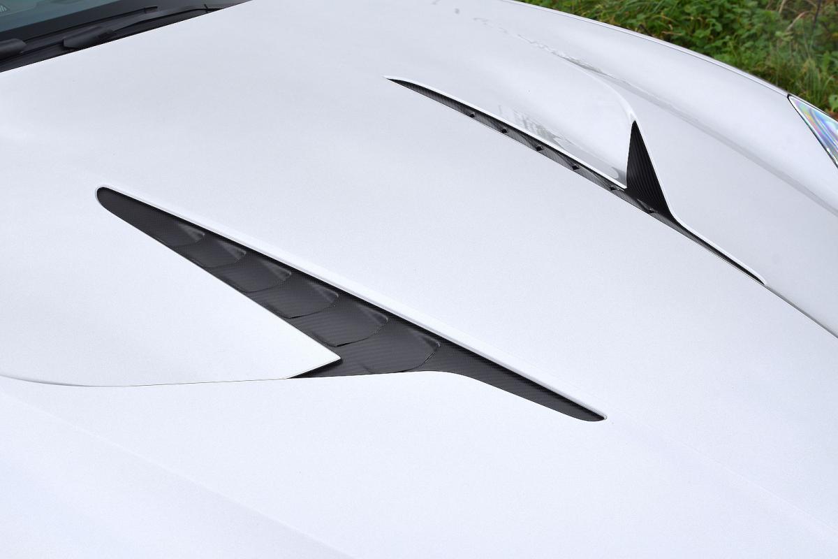Aston Martin Vanquish bonnet vents