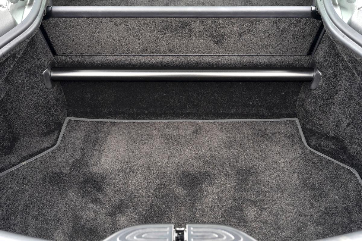 Aston Martin Vantage boot