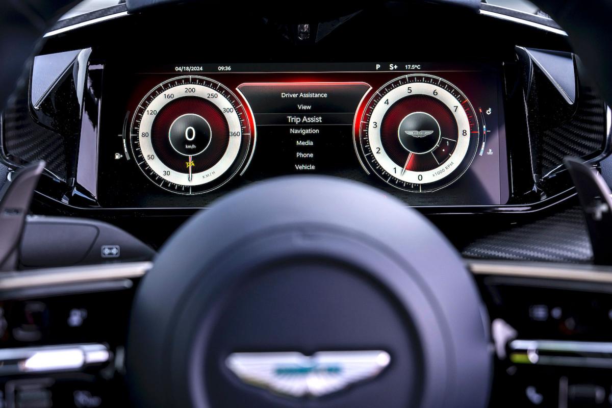 Aston Martin Vantage driver display