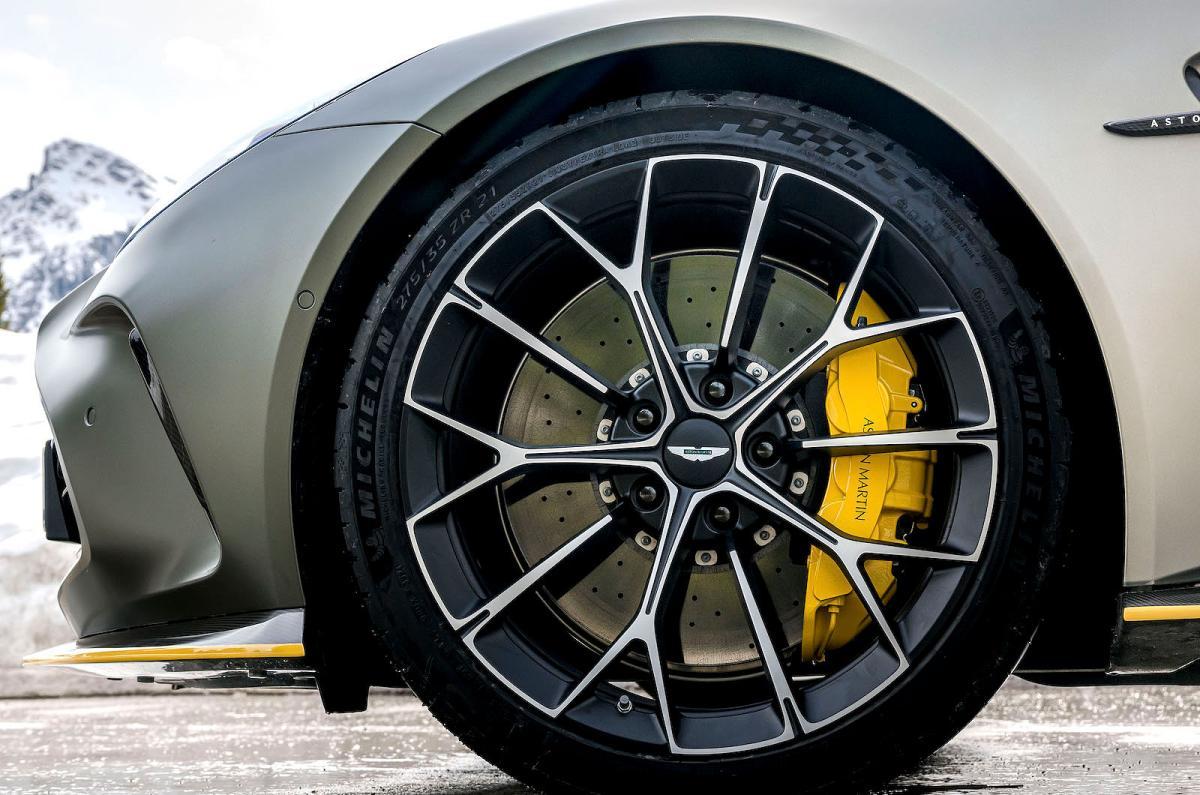Aston Martin Vantage Roadster alloy wheel