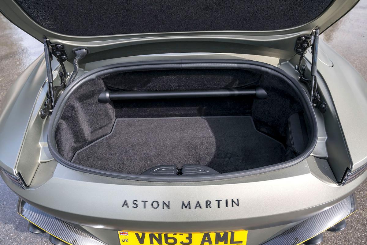 Aston Martin Vantage Roadster boot