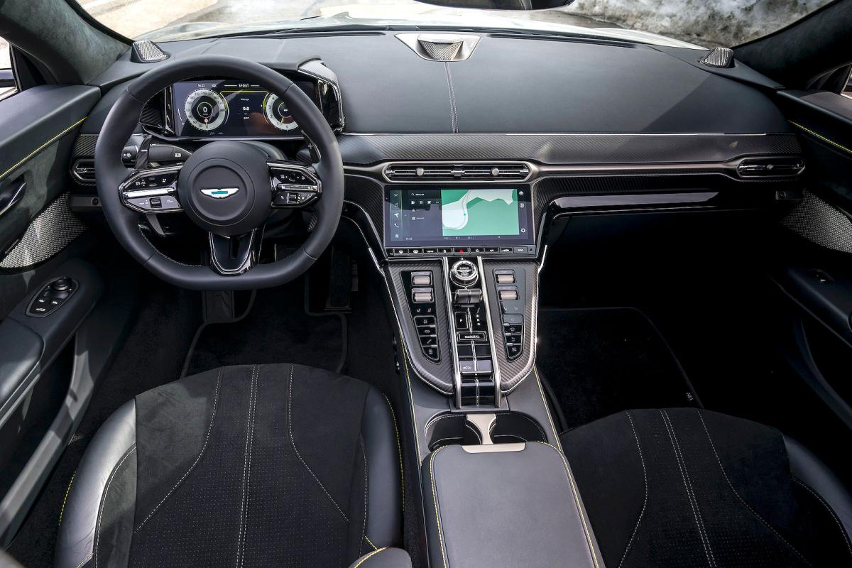 Aston Martin Vantage Roadster dashboard