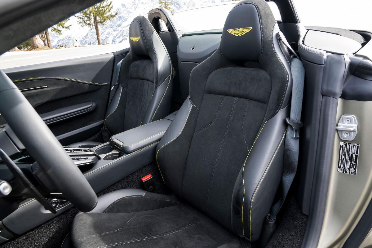 Aston Martin Vantage Roadster seats