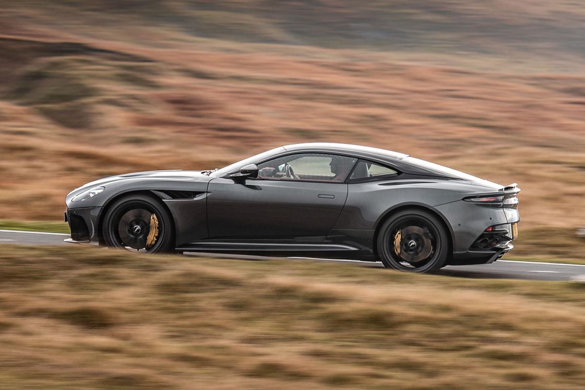 Aston Martin DBS Superleggera side 