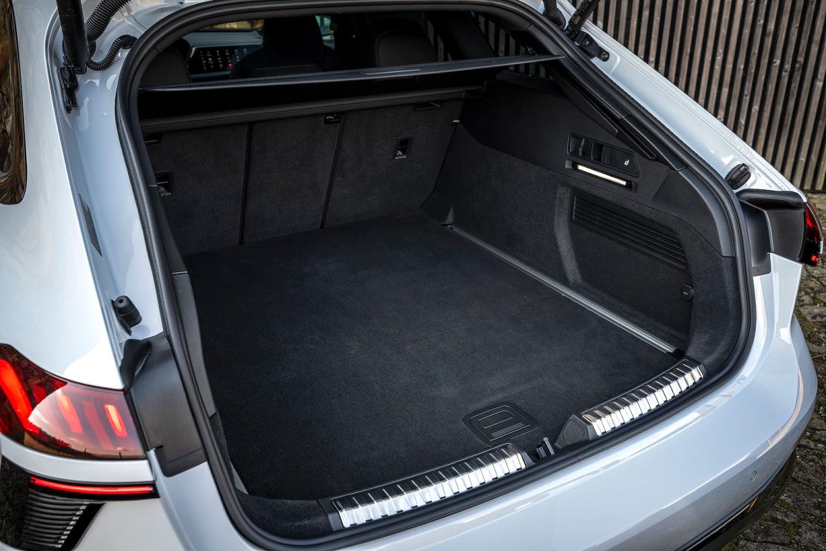 Audi A6 Avant boot