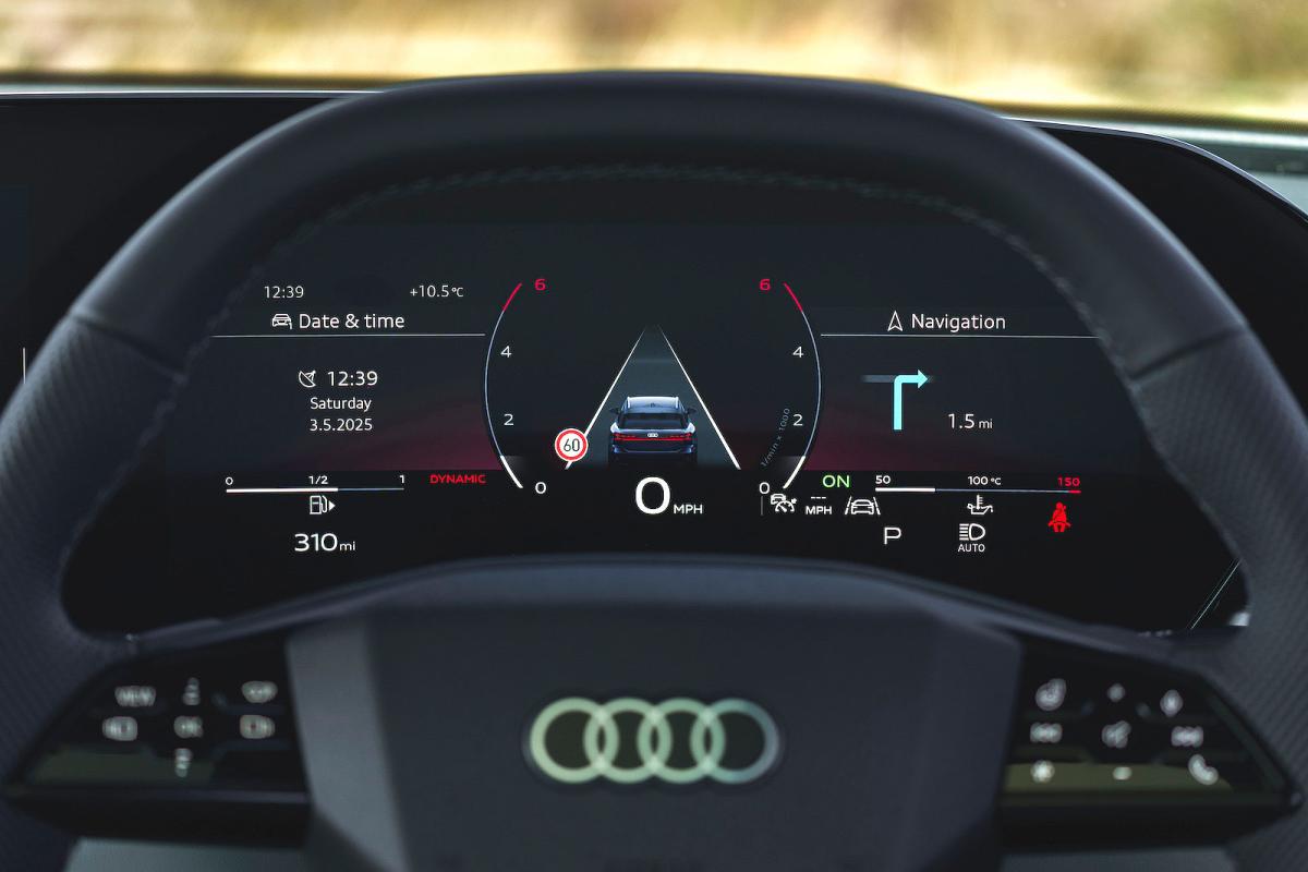 Audi A6 Avant driver display