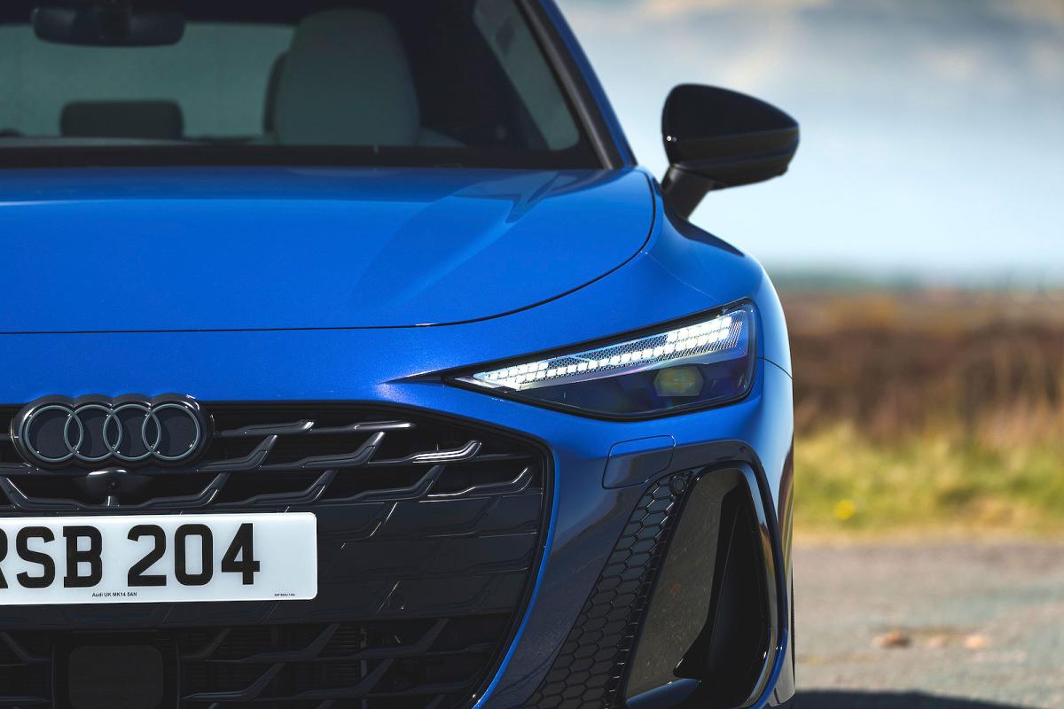 Audi A6 Avant headlights