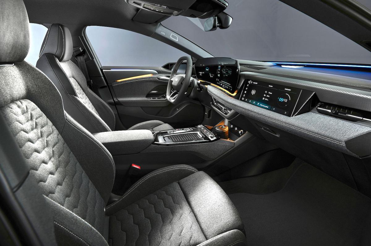 Audi A6 Sportback e-tron front seats