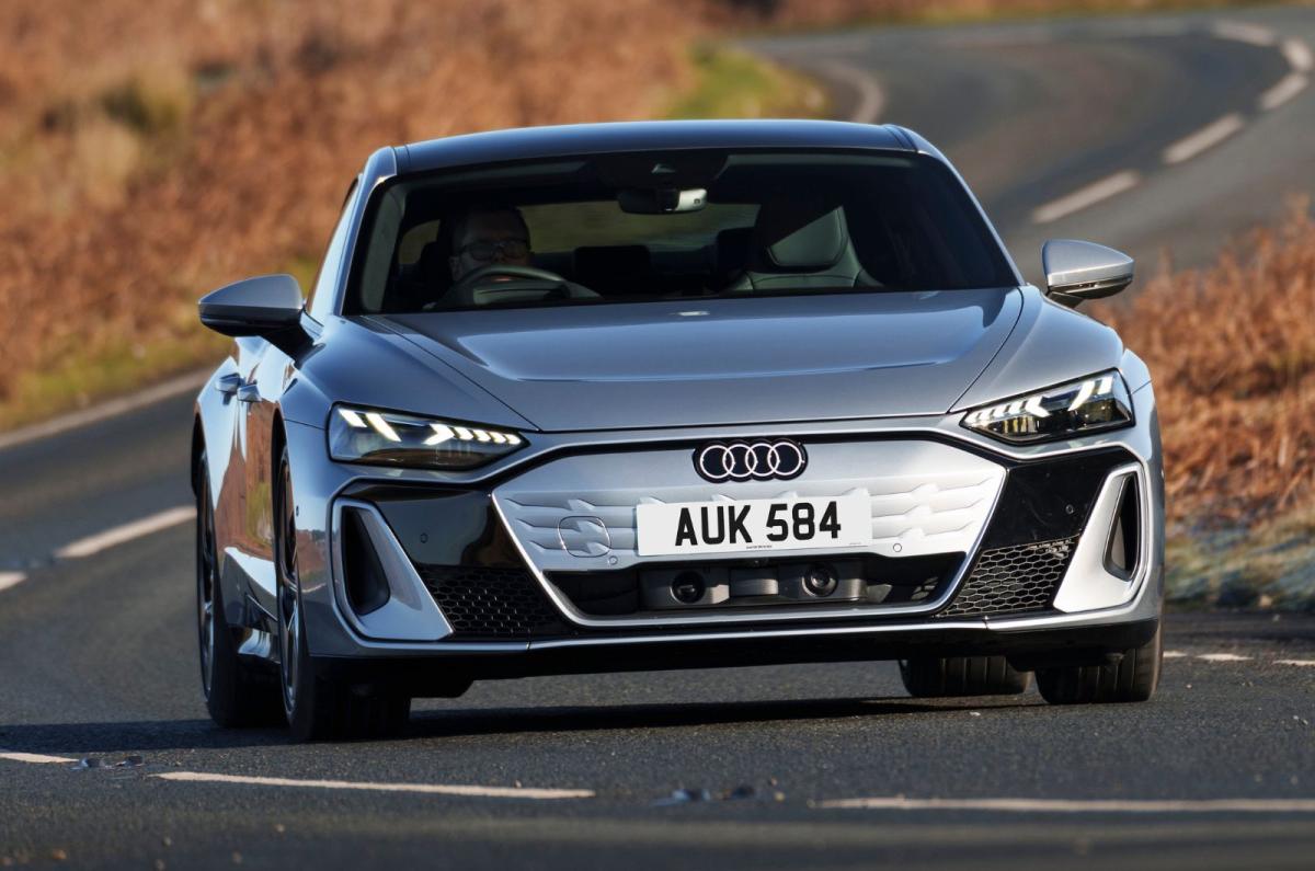 Audi e-tron GT front dynamic 