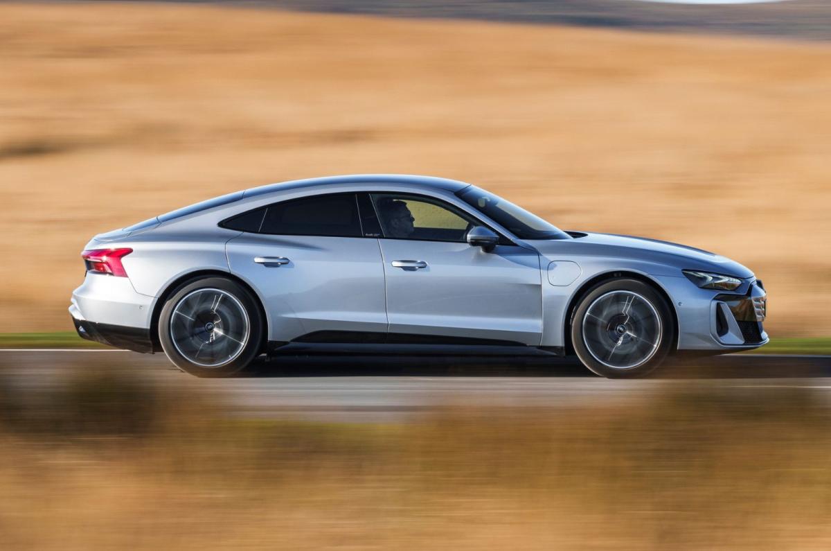 Audi e-tron GT side dynamic