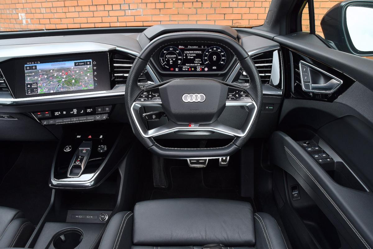 Used Audi Q4 e-tron 2021-present interior dashboard