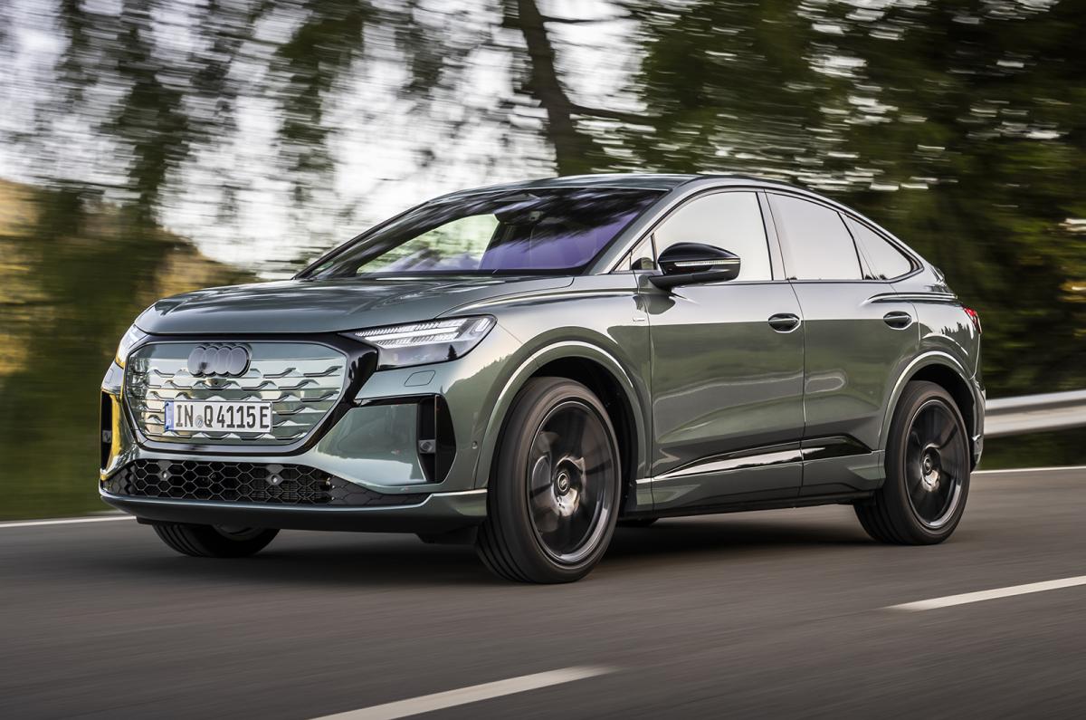 Audi Q4 e-tron Sportback driving front left