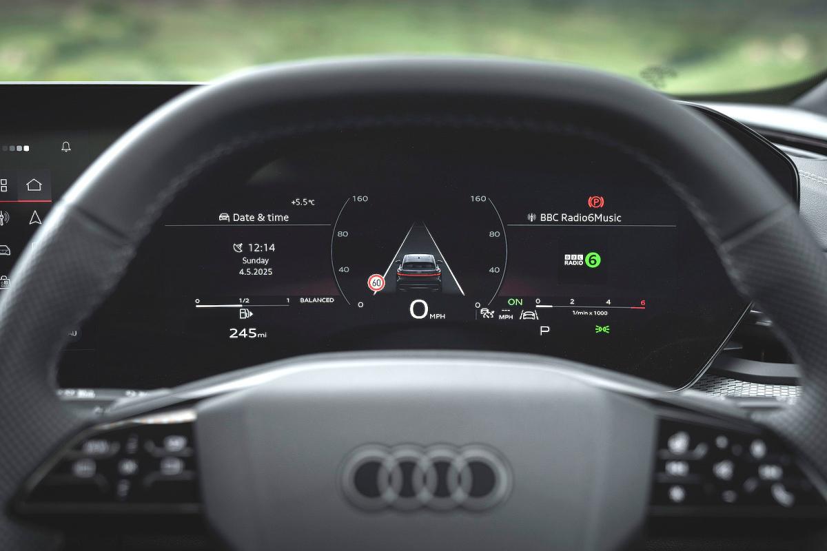 Audi Q5 Sportback driver display