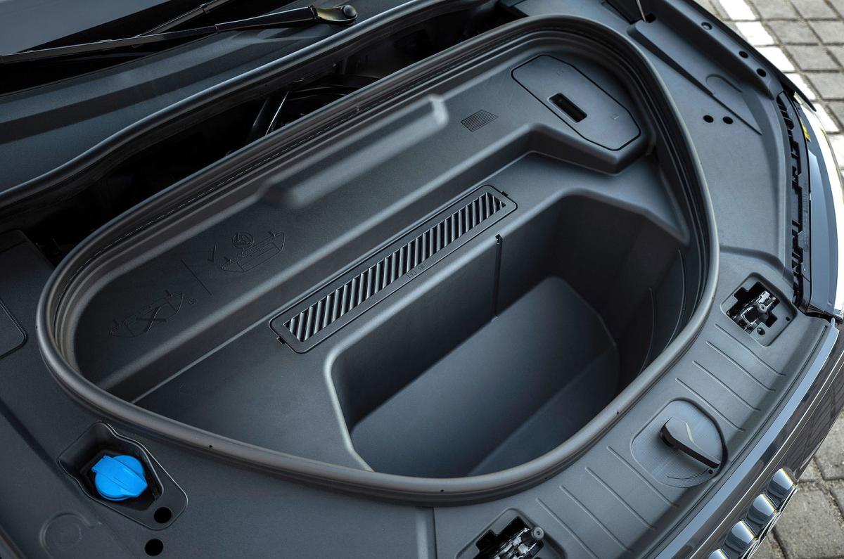Audi Q6 e-tron Sportback front boot