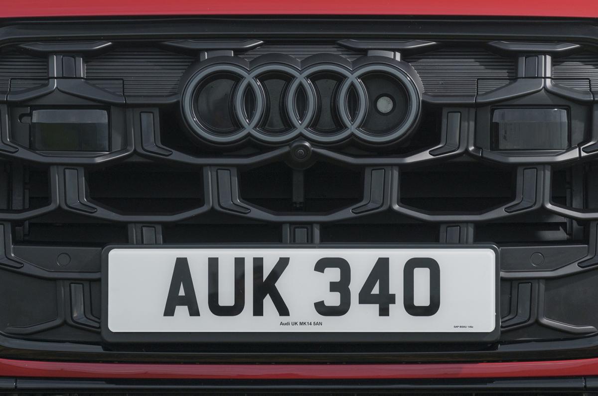 Audi Q7 badge