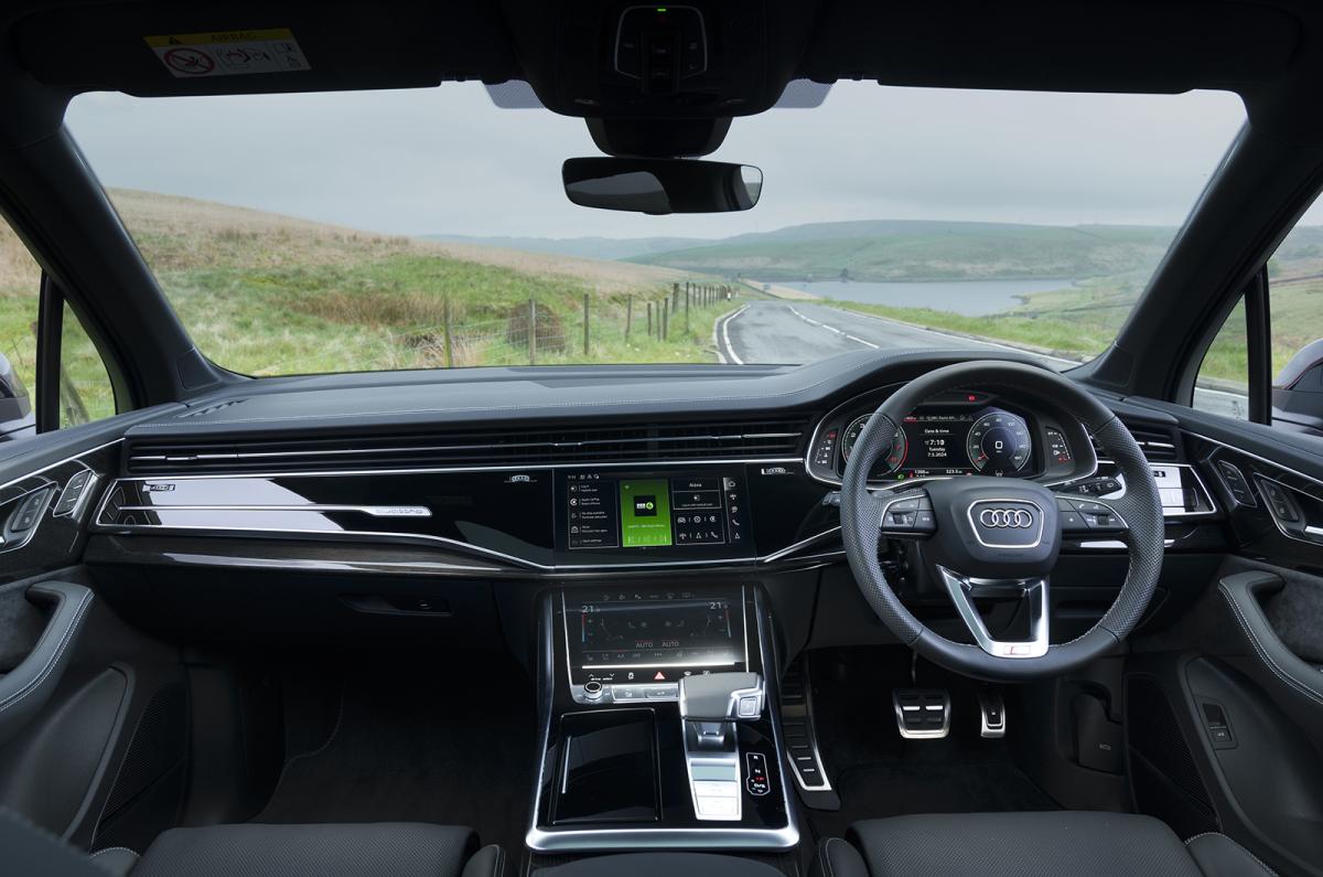 Audi Q7 dashboard