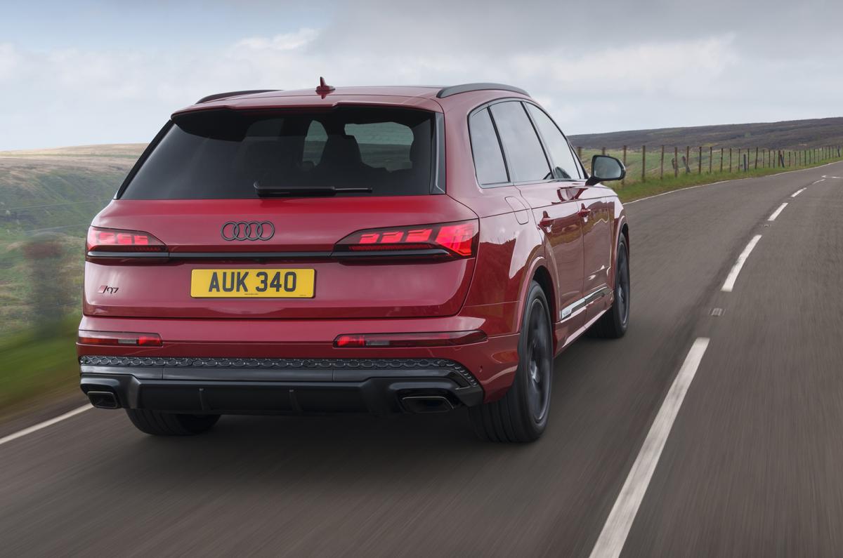 Audi Q7 driving rear right