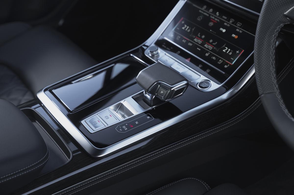 Audi Q7 interior detail