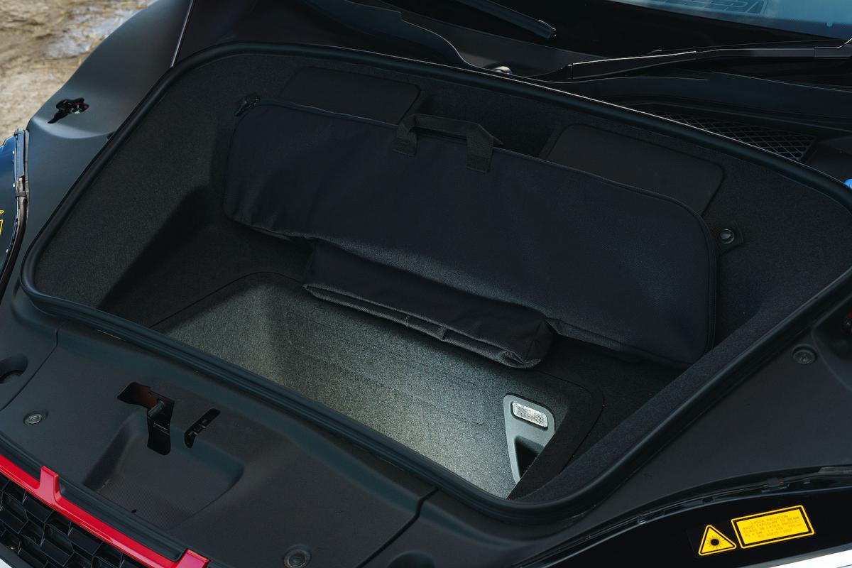 Audi R8 Spyder 2022 boot open