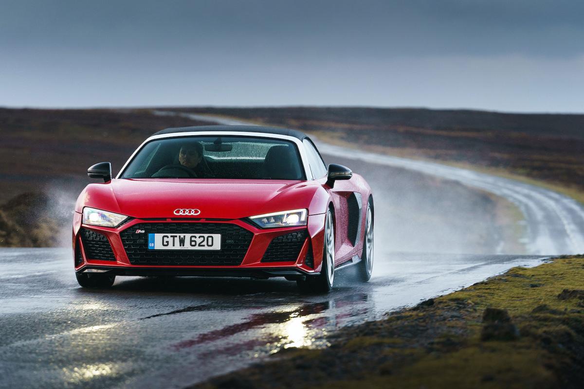 Audi R8 Spyder 2022 front left tracking